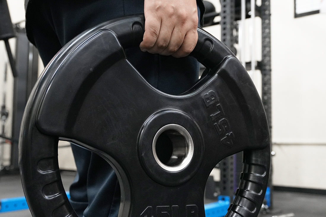 Rubber coating with grooved texture for a secure grip